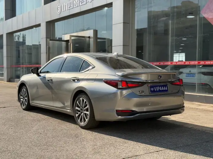 Lexus ES 2021 Model 300h Superior Edition
