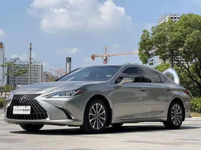 Lexus ES 2022 Model 260 Superior Edition