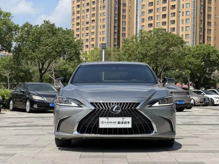 Lexus ES 2022 Model 260 Superior Edition