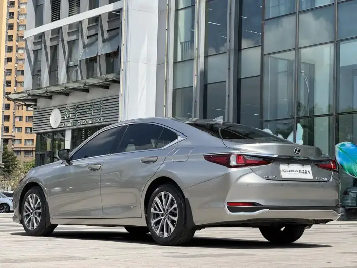 Lexus ES 2022 Model 260 Superior Edition