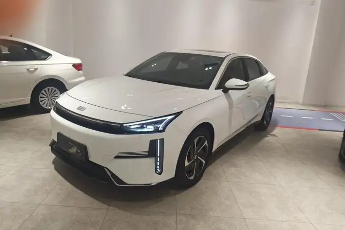 Geely Galaxy L6 2023 Model 1.5T DHT 60km PLUS