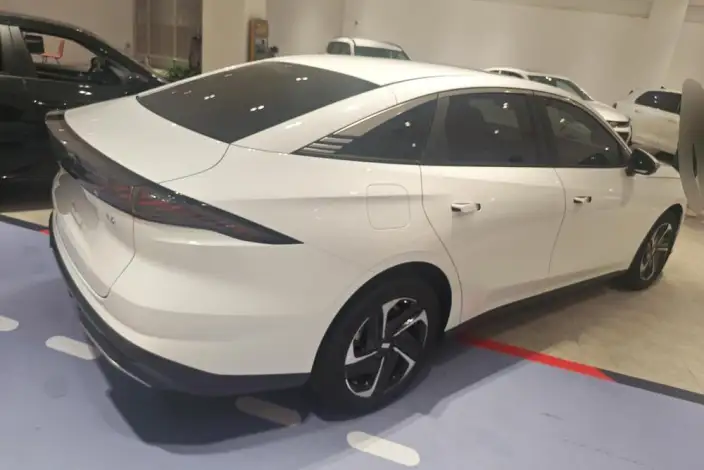 Geely Galaxy L6 2023 Model 1.5T DHT 60km PLUS
