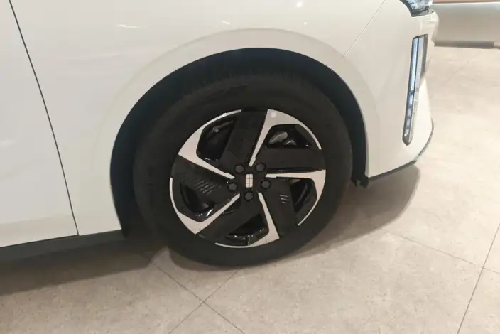Geely Galaxy L6 2023 Model 1.5T DHT 60km PLUS