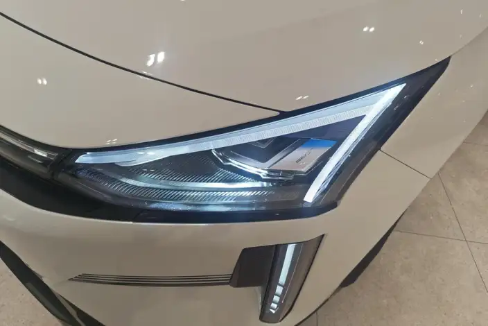 Geely Galaxy L6 2023 Model 1.5T DHT 60km PLUS – фото 5