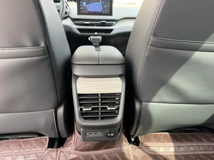 Hongqi E-QM5 2024 Model 500KM Travel Edition 100kW – фото 10