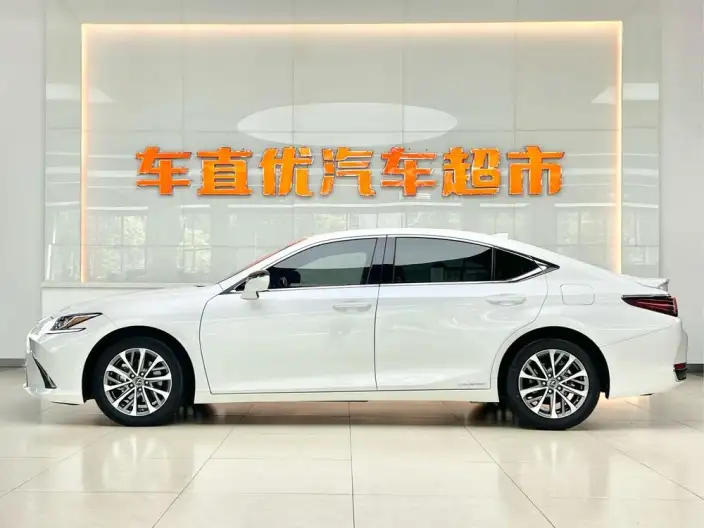 Lexus ES 2021 Model 300h Superior Edition