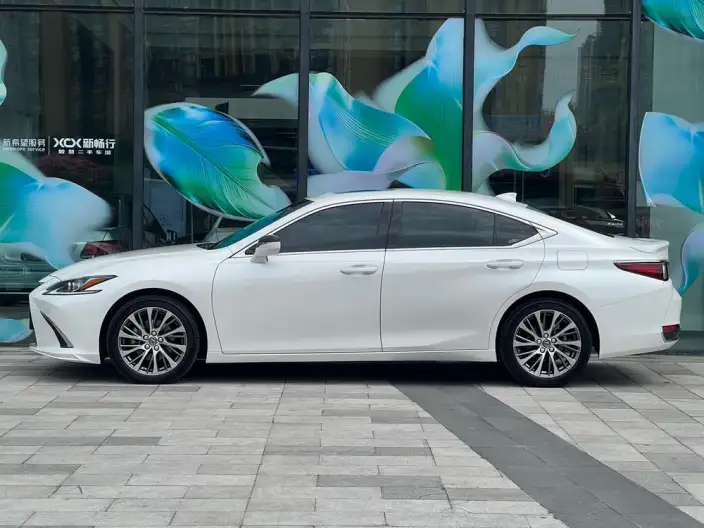 Lexus ES 2022 Model 300h Superior Edition