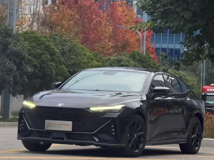 Changan UNI-V 2023 Model 1.5T Noble Model – фото 1