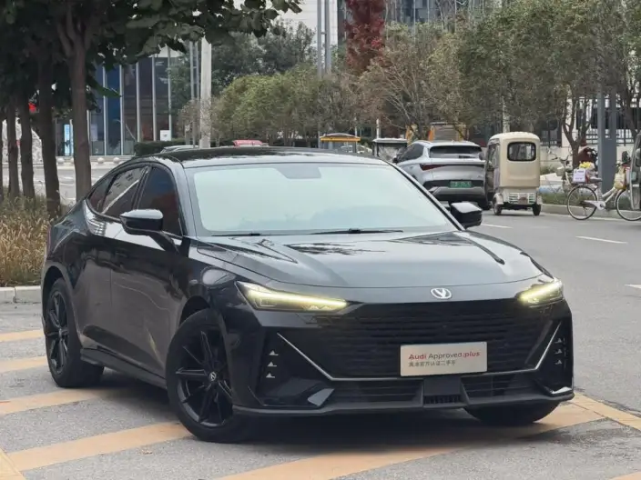 Changan UNI-V 2023 Model 1.5T Noble Model – фото 2