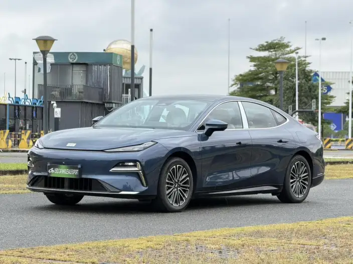 Geely Galaxy E8 PHEV 2025 Model 130km EM-i Exclusive Edition