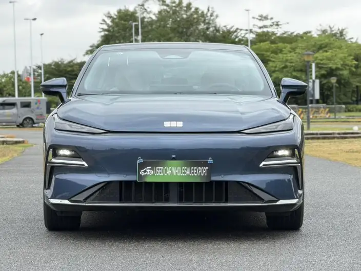Geely Galaxy E8 PHEV 2025 Model 130km EM-i Exclusive Edition
