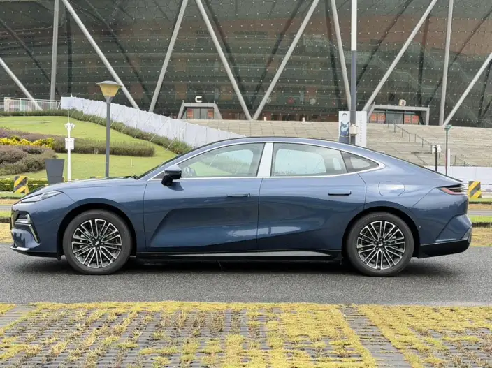 Geely Galaxy E8 PHEV 2025 Model 130km EM-i Exclusive Edition