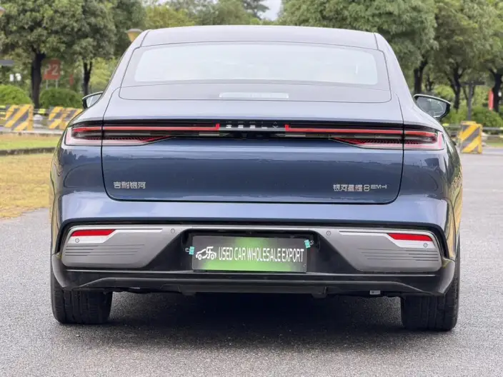 Geely Galaxy E8 PHEV 2025 Model 130km EM-i Exclusive Edition – фото 6