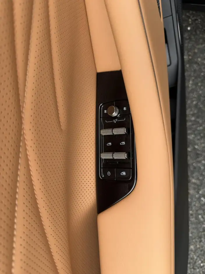 Geely Galaxy E8 PHEV 2025 Model 130km EM-i Exclusive Edition – фото 9