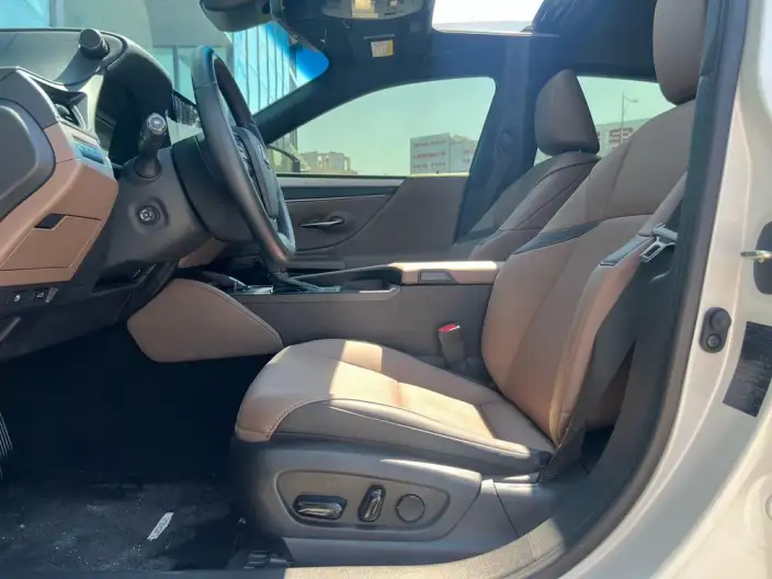 Lexus ES 2025 Model 200 Premium – фото 8