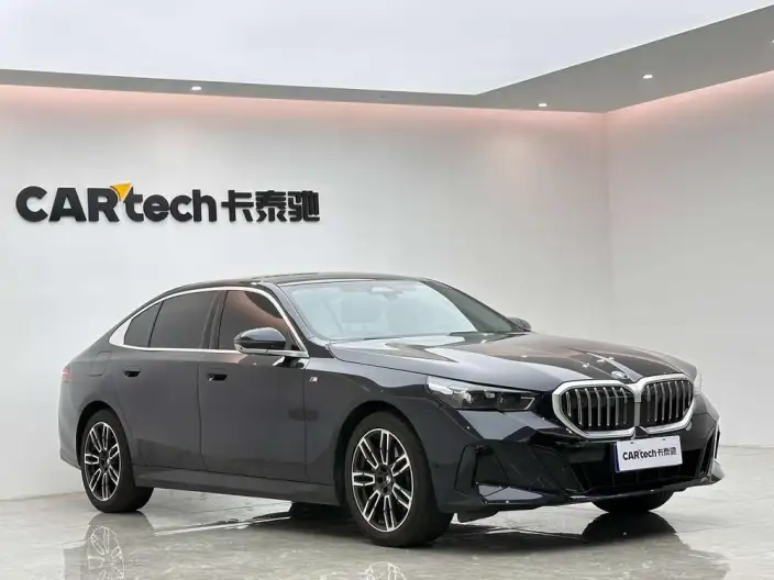 BMW 5 Series 2025 Model 530Li Leading Model M Sports Set