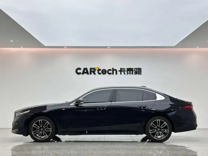 BMW 5 Series 2025 Model 530Li Leading Model M Sports Set