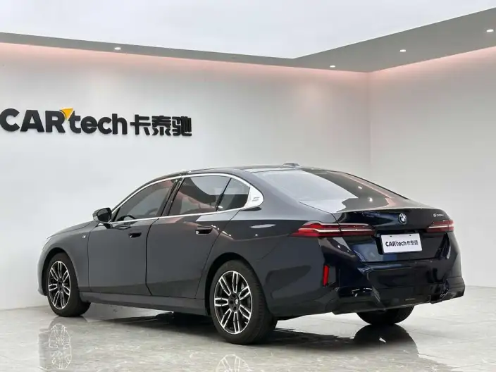 BMW 5 Series 2025 Model 530Li Leading Model M Sports Set – фото 5