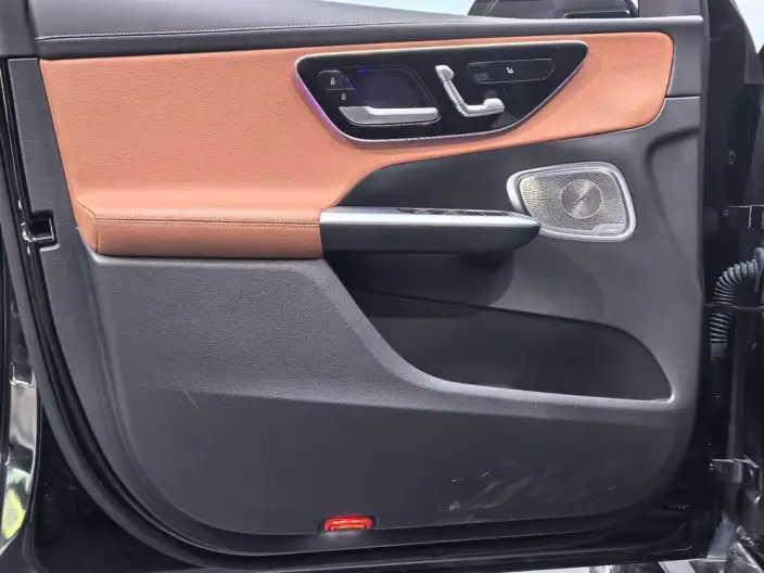 Mercedes-Benz GLC 2023 Model Facelift GLC 260 L 4MATIC Dynamic Model 5 seat – фото 10