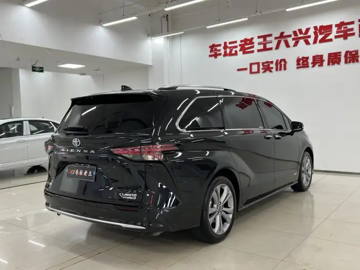 Toyota Sienna 2023 Model Hybrid 2.5L Premium Edition – фото 6