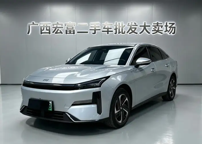 Geely Galaxy L6 2025 Model 1.5 EM-i DHT 140KM Tiggo + Edition