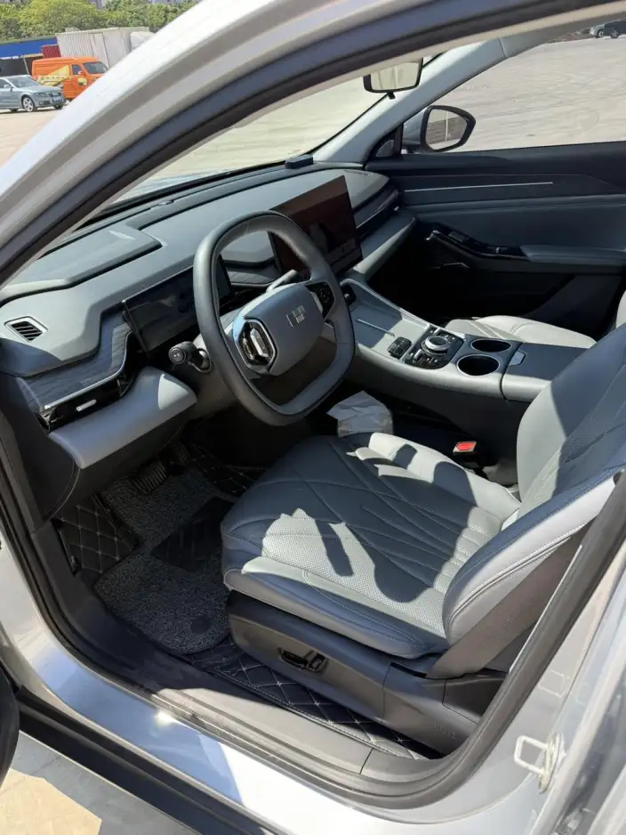 Geely Galaxy L6 2025 Model 1.5 EM-i DHT 140KM Tiggo + Edition – фото 9