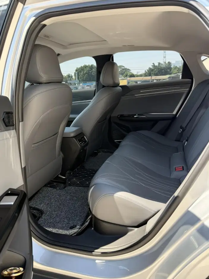 Geely Galaxy L6 2025 Model 1.5 EM-i DHT 140KM Tiggo + Edition – фото 10