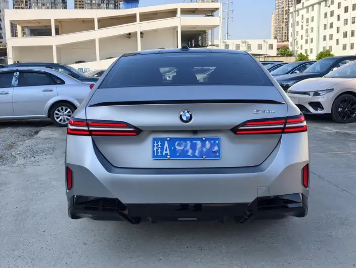 BMW 5 Series 2025 Model 530Li Leading Model M Sports Set – фото 5