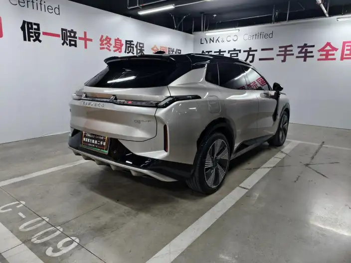 Lynk & Co 08 EM-P 2025 Model 220 4WD Performance Halo – фото 7