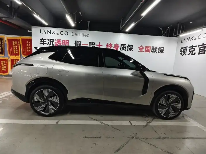 Lynk & Co 08 EM-P 2025 Model 220 4WD Performance Halo – фото 8