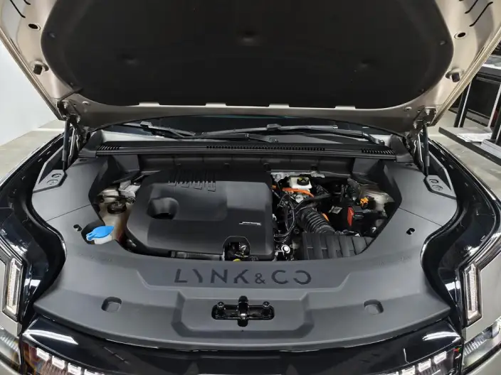 Lynk & Co 08 EM-P 2025 Model 220 4WD Performance Halo – фото 10