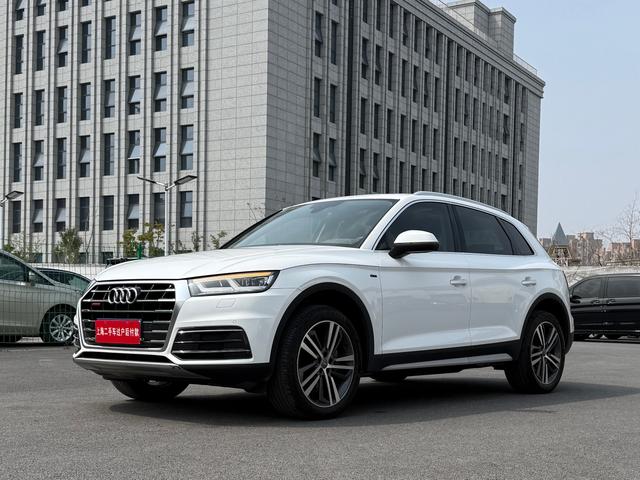 Audi Q5L Модель 2018 года 45 TFSI Exclusive Fuga тип Country VI – фото 1
