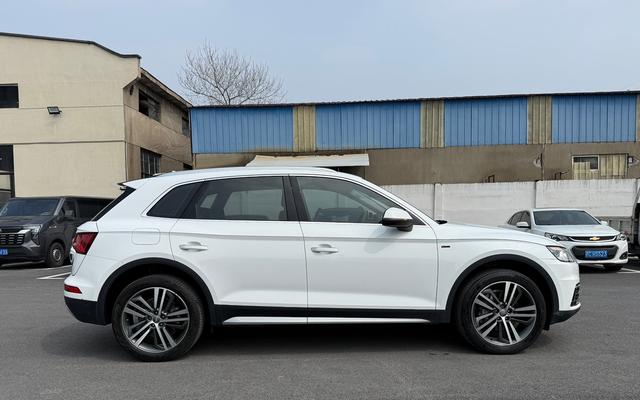 Audi Q5L Модель 2018 года 45 TFSI Exclusive Fuga тип Country VI – фото 4