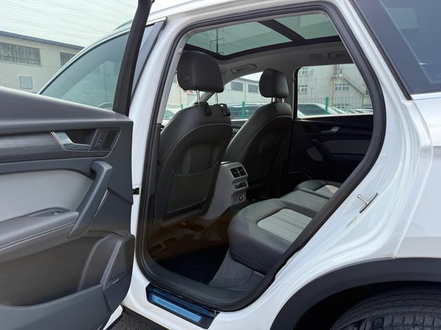 Audi Q5L Модель 2018 года 45 TFSI Exclusive Fuga тип Country VI – фото 6
