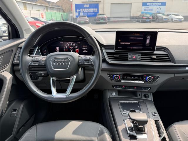 Audi Q5L Модель 2018 года 45 TFSI Exclusive Fuga тип Country VI – фото 8