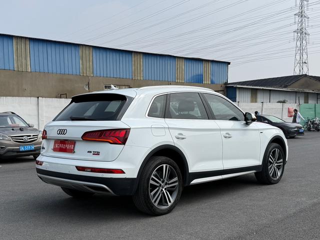 Audi Q5L Модель 2018 года 45 TFSI Exclusive Fuga тип Country VI – фото 16