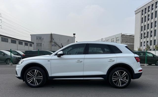 Audi Q5L Модель 2018 года 45 TFSI Exclusive Fuga тип Country VI – фото 17