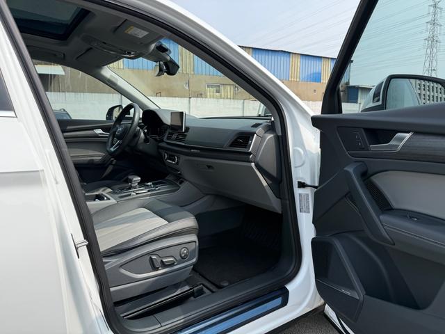 Audi Q5L Модель 2018 года 45 TFSI Exclusive Fuga тип Country VI – фото 24