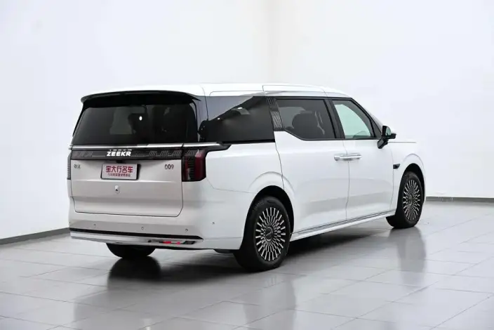ZEEKR 009 2024 Model VI seat Executive Edition 4WD 108kWh – фото 6