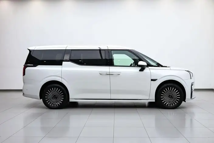 ZEEKR 009 2024 Model VI seat Executive Edition 4WD 108kWh – фото 7