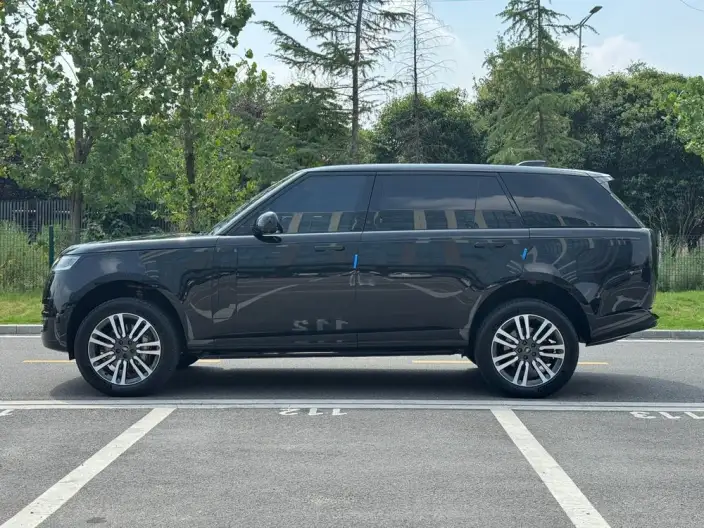 Range Rover 2023 Model 3.0 L6 400PS Shengshi Extended Edition