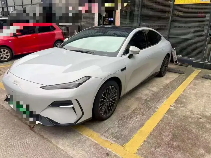 Geely Galaxy E8 2025 Model 575km Voyage Edition