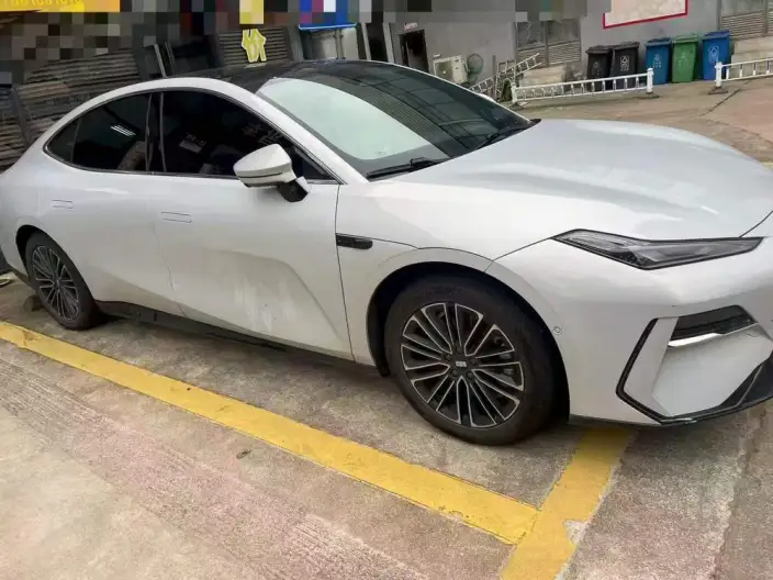Geely Galaxy E8 2025 Model 575km Voyage Edition