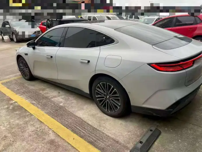 Geely Galaxy E8 2025 Model 575km Voyage Edition