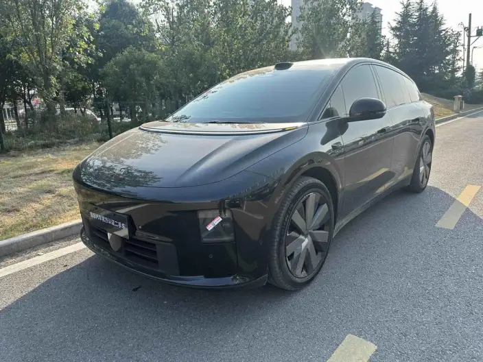 Li Auto i6 2025 Model 4WD Standard Edition – фото 1