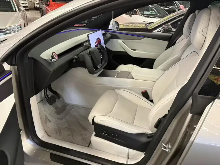Model Y L 2026 Model Standard Edition – фото 8