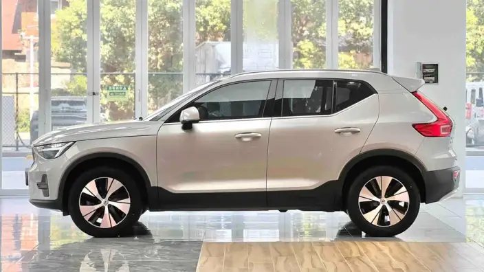 Volvo XC40 2024 Model B3 Smart Range Deluxe Edition