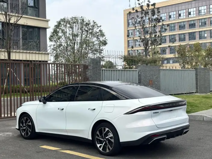 Geely Galaxy L6 2023 Model 1.5T DHT 125km Galaxy