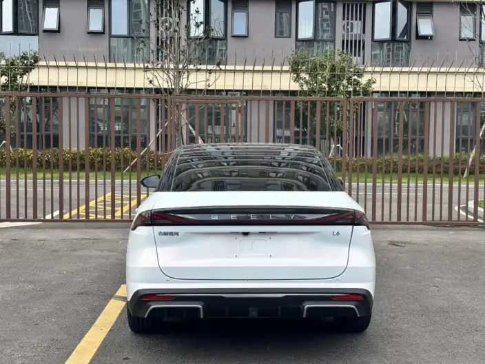 Geely Galaxy L6 2023 Model 1.5T DHT 125km Galaxy – фото 5