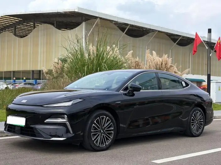 Geely Galaxy E8 PHEV 2025 Model 130km EM-i Premium Edition